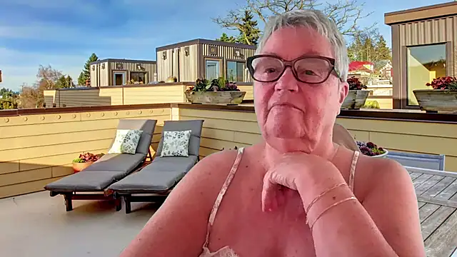 GrannyChrissy68 online show from July 2026 01:24:02 PM