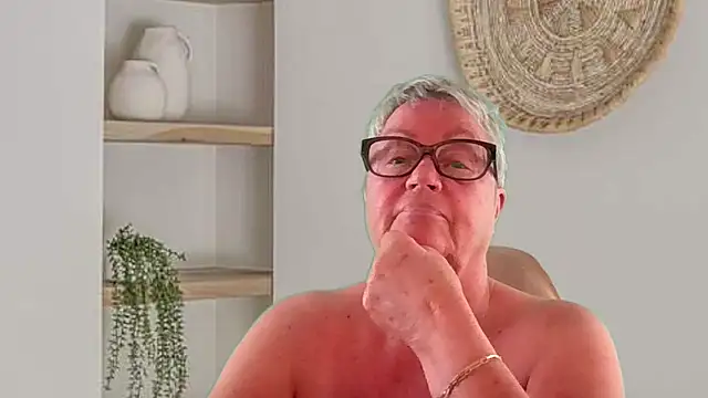 GrannyChrissy68 online show from July 2026 09:33:01 PM