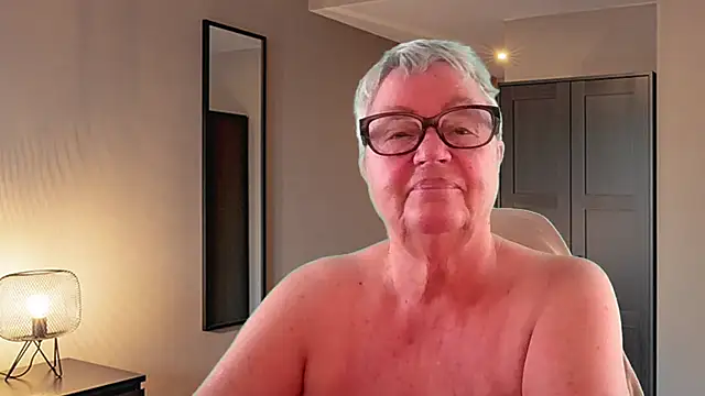 GrannyChrissy68 online show from July 2026 12:37:01 PM