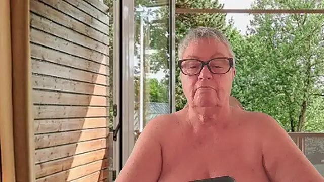 GrannyChrissy68 online show from August 2026 01:14:01 PM