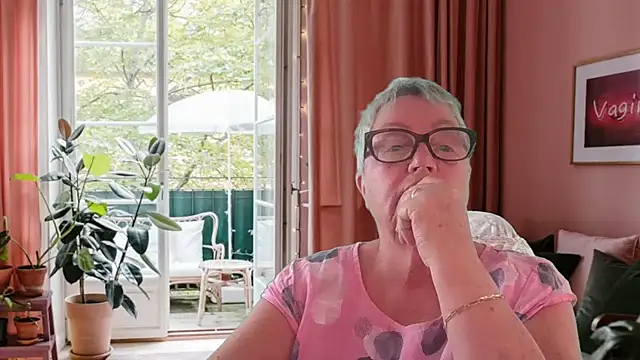 GrannyChrissy68 online show from August 2026 12:29:02 PM