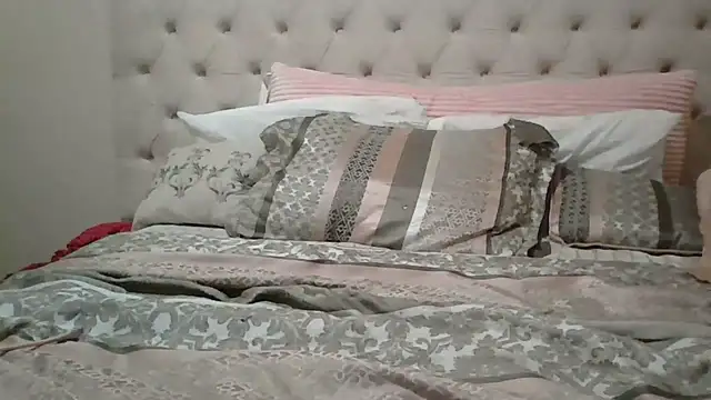 Snapshot of beautylovess chatting on March 2026 04:01:02 AM beautylovess online show from March 2026 04:01:02 AM