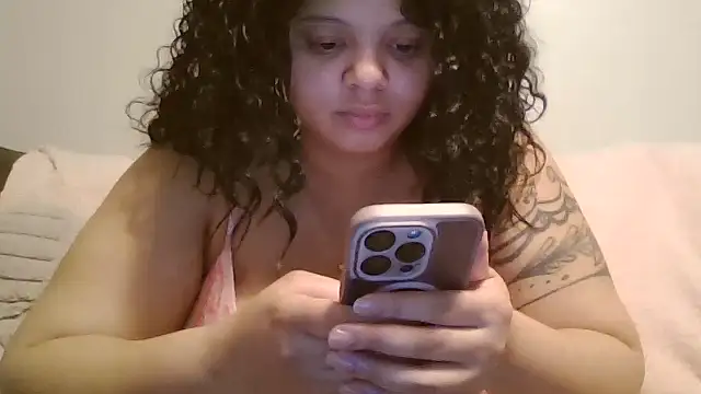 Snapshot of beautylovess chatting on March 2026 04:02:02 AM beautylovess online show from March 2026 04:02:02 AM