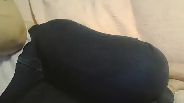 Snapshot of beautylovess chatting on April 2026 06:46:01 AM beautylovess online show from April 2026 06:46:01 AM