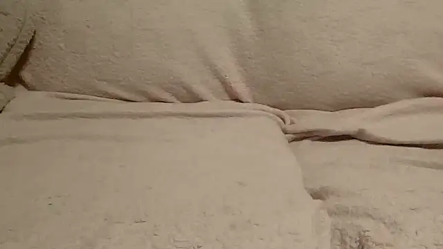 Snapshot of beautylovess chatting on April 2026 01:05:02 PM beautylovess online show from April 2026 01:05:02 PM