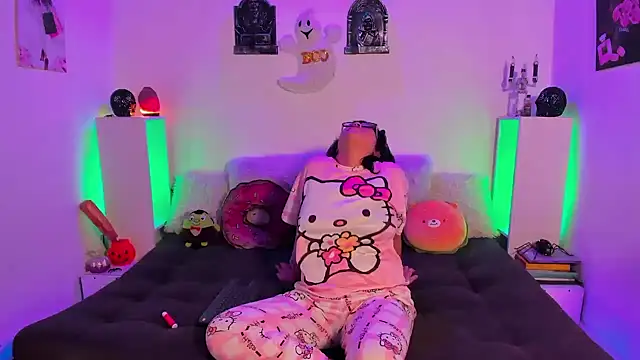 Snapshot of LillyCandy chatting on October 2025 03:07:01 AM LillyCandy online show from October 2025 03:07:01 AM