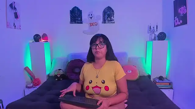 Snapshot of LillyCandy chatting on October 2025 12:55:01 AM LillyCandy online show from October 2025 12:55:01 AM