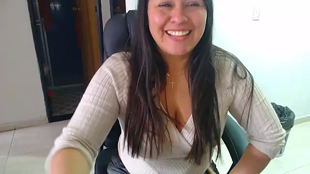 Ixchel Anaid online show from October 2025 05:15:02 PM