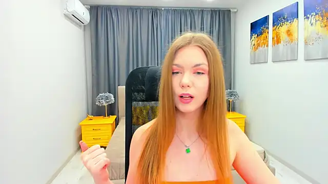 Snapshot of Strawberrye chatting on January 2025 12:18:01 PM Strawberrye online show from January 2025 12:18:01 PM