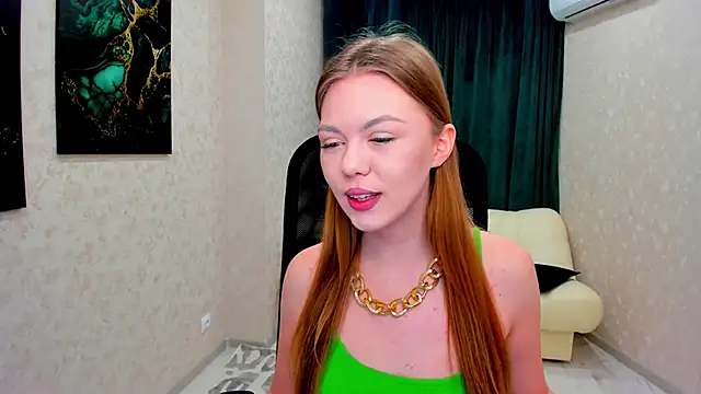 Snapshot of Strawberrye chatting on March 2025 03:35:01 AM Strawberrye online show from March 2025 03:35:01 AM