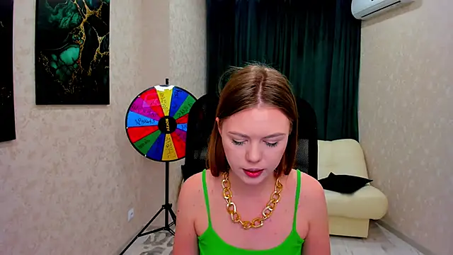 Snapshot of Strawberrye chatting on March 2025 09:44:02 AM Strawberrye online show from March 2025 09:44:02 AM