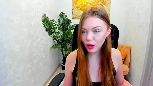 Snapshot of Strawberrye chatting on March 2025 11:42:02 AM Strawberrye online show from March 2025 11:42:02 AM