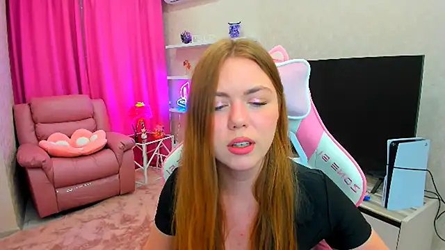 Snapshot of Strawberrye chatting on September 2025 03:28:01 AM Strawberrye online show from September 2025 03:28:01 AM