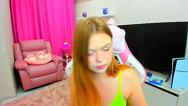 Snapshot of Strawberrye chatting on September 2025 03:28:01 AM Strawberrye online show from September 2025 03:28:01 AM