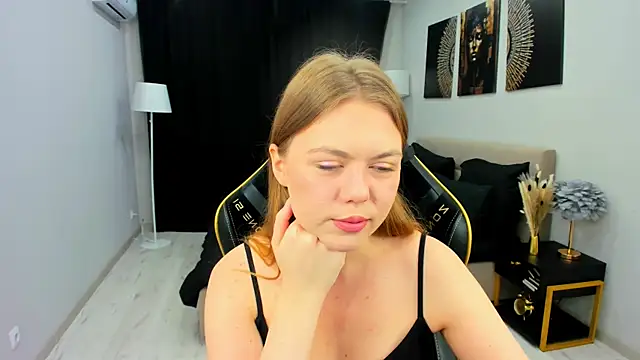 Strawberrye online show from November 2025 03:39:02 AM