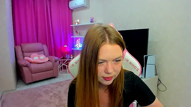 Strawberrye online show from November 2025 03:26:02 AM