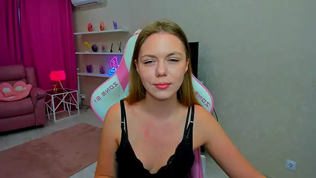 Strawberrye online show from May 2026 11:15:01 AM