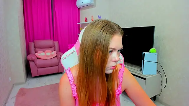 Strawberrye online show from June 2026 03:18:01 AM