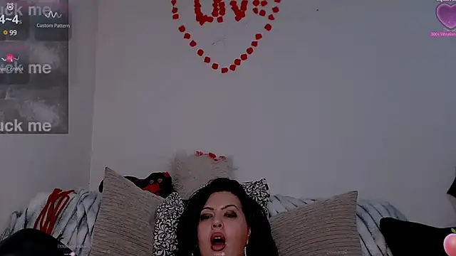 Snapshot of UrNaughtyGfMilf chatting on March 2025 08:10:02 AM UrNaughtyGfMilf online show from March 2025 08:10:02 AM