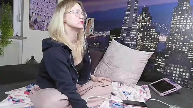 little-leni online show from January 2025 09:08:02 PM