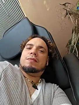 latinoflpr online show from April 2026 08:15:01 PM