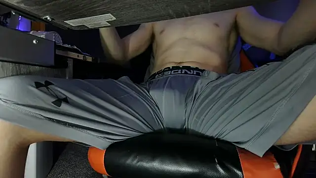 Snapshot of Dick_and_muscles chatting on March 2025 05:49:02 AM Dick and muscles online show from March 2025 05:49:02 AM