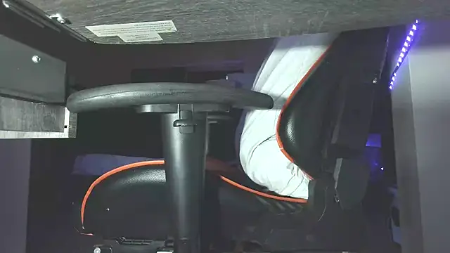 Snapshot of Dick_and_muscles chatting on September 2025 10:04:02 AM Dick and muscles online show from September 2025 10:04:02 AM