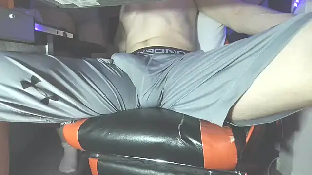 Snapshot of Dick_and_muscles chatting on October 2025 03:50:01 AM Dick and muscles online show from October 2025 03:50:01 AM