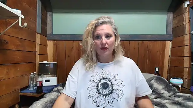 Snapshot of lisaxlovexxx chatting on May 2026 02:28:01 AM lisaxlovexxx online show from May 2026 02:28:01 AM