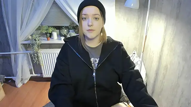 Sophia Edwards online show from February 2025 06:48:02 PM