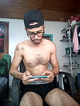 Snapshot of alisterxxx chatting on January 2025 12:58:02 PM alisterxxx online show from January 2025 12:58:02 PM