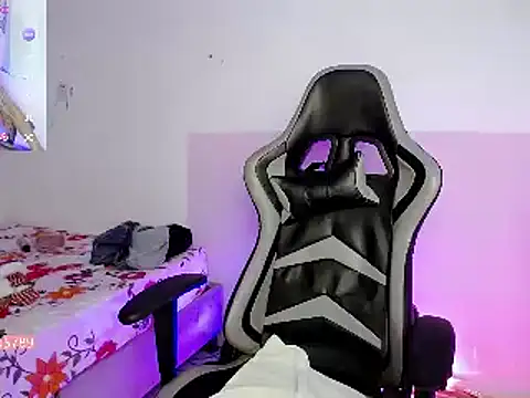 ninatiny online show from December 2024 09:18:01 AM