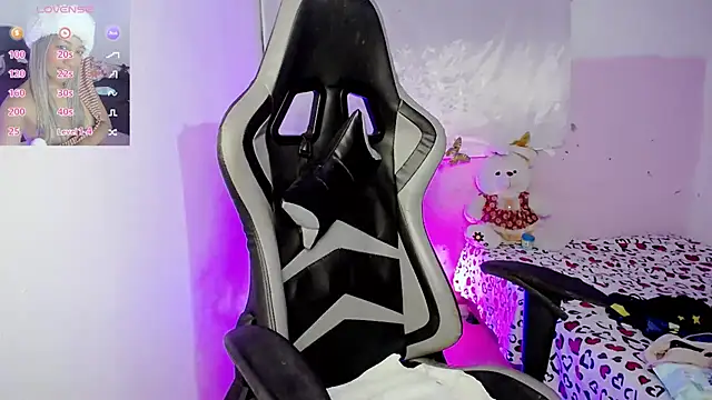 ninatiny online show from February 2025 09:47:01 AM