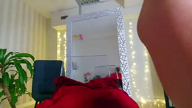 girl nextd00r online show from February 2025 06:23:02 PM