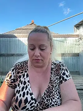 SabinaSweety online show from May 2026 04:01:02 PM