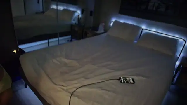 Snapshot of MikyFoxx chatting on January 2025 08:54:01 AM MikyFoxx online show from January 2025 08:54:01 AM