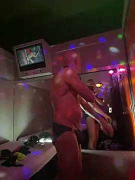 Snapshot of MikyFoxx chatting on February 2025 02:49:01 AM MikyFoxx online show from February 2025 02:49:01 AM