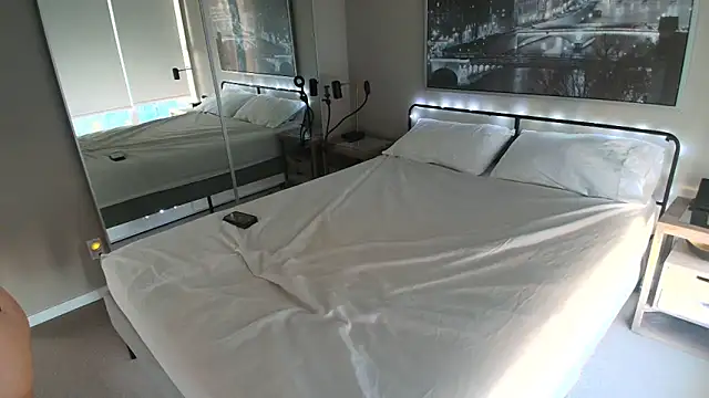 Snapshot of MikyFoxx chatting on March 2025 01:50:02 AM MikyFoxx online show from March 2025 01:50:02 AM