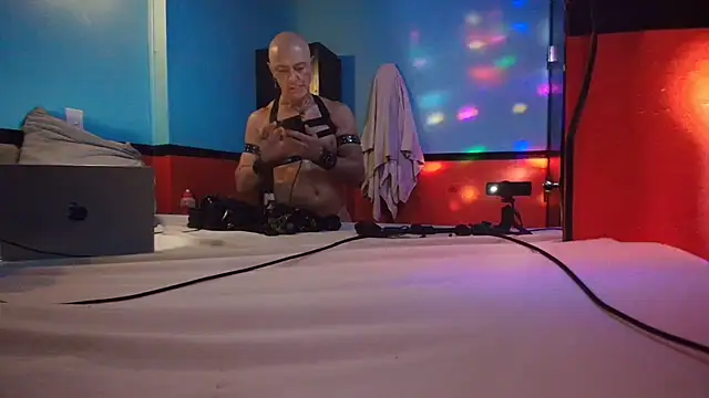 Snapshot of MikyFoxx chatting on March 2025 12:22:01 PM MikyFoxx online show from March 2025 12:22:01 PM