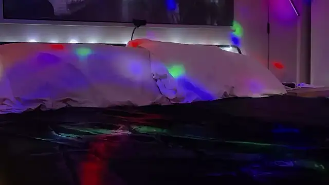 Snapshot of MikyFoxx chatting on October 2025 09:30:01 AM MikyFoxx online show from October 2025 09:30:01 AM