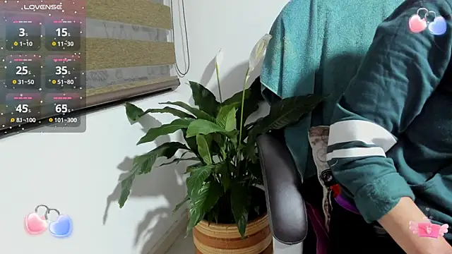 Snapshot of Ariella_tits chatting on March 2025 04:14:02 AM Ariella tits online show from March 2025 04:14:02 AM