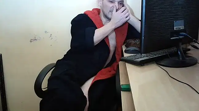 Snapshot of dundyFocus chatting on February 2025 01:08:02 PM dundyFocus online show from February 2025 01:08:02 PM