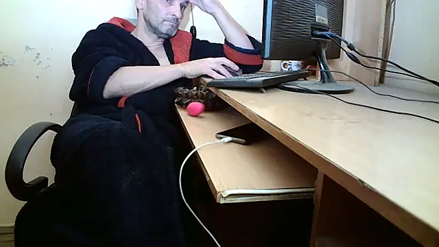 Snapshot of dundyFocus chatting on October 2025 01:14:01 PM dundyFocus online show from October 2025 01:14:01 PM