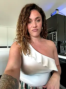 Clara-xoxo online show from October 2025 09:27:01 AM