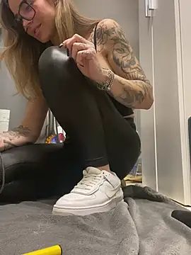 Etwas neugierig online show from January 2025 10:12:02 AM