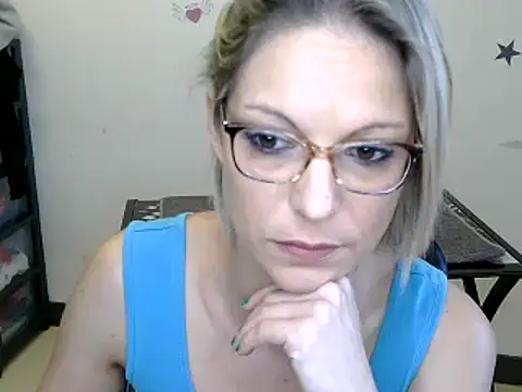 Snapshot of alixfeeling chatting on December 2024 02:15:01 PM alixfeeling online show from December 2024 02:15:01 PM