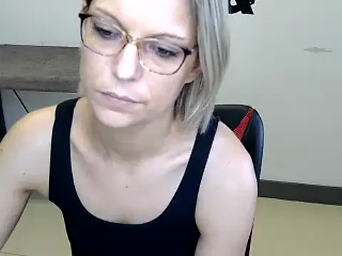 Snapshot of alixfeeling chatting on December 2024 01:55:01 PM alixfeeling online show from December 2024 01:55:01 PM
