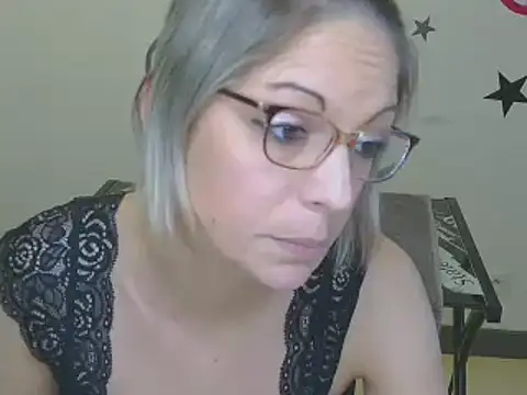 Snapshot of alixfeeling chatting on December 2024 03:42:02 PM alixfeeling online show from December 2024 03:42:02 PM