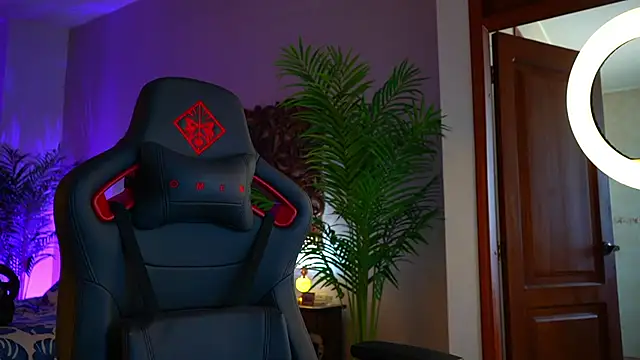 Snapshot of ambarEvans chatting on December 2024 04:32:02 PM ambarEvans online show from December 2024 04:32:02 PM