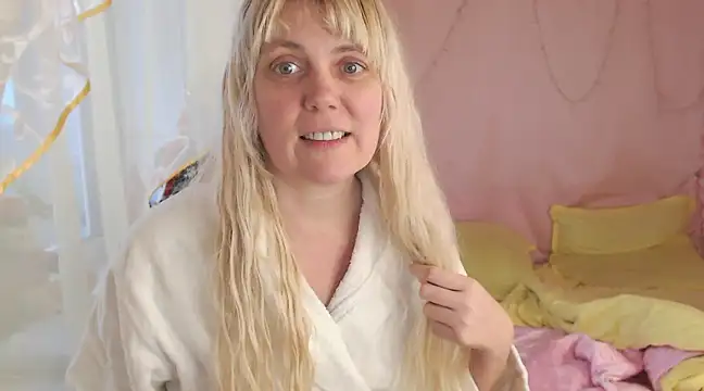 SunnySylvia online show from December 2024 12:05:01 PM